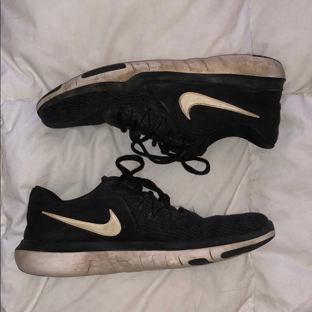 🌻 3/$40 Black Nike running shoes